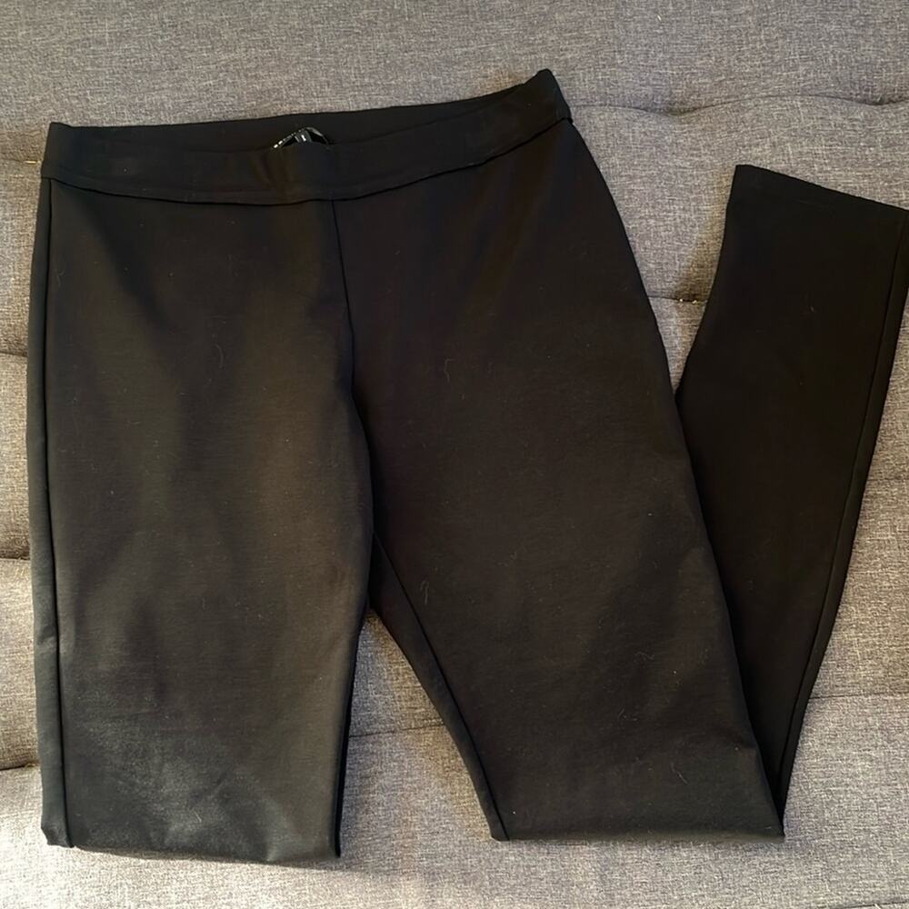 Sarah Pacini black stratight leg pull on pants.  Size 3